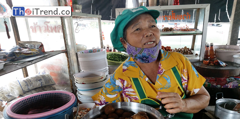 ก๋วยจั๊บโบราณเตาถ่าน ร้านอร่อยขึ้นชื่อในตำบลท่าสว่าง จุดเด่นกากหมูกรอบอร่อย การันตีความอร่อยด้วยสูตรเด็ดกว่า 30 ปี ร้านแบบบ้านๆแต่รสชาดไม่บ้าน