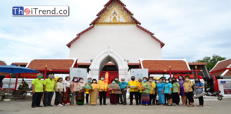 นายกเทศมนตรีเมืองสุพรรณบุรี ถวายเทียนพรรษา เป็นพุทธบูชา