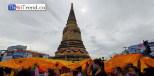 ชาวอยุธยาร่วมพิธีห่มผ้าเจดีย์วัดสามปลื้มกันอย่างคึกคัก สืบสานประเพณีโบราณที่ยึดถือปฎิบัติกันมายาวนานกว่า 30 ปี